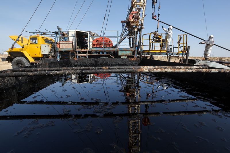 Oil prices rise to five-week high on US-Iran attacks, Houthi blockade threat