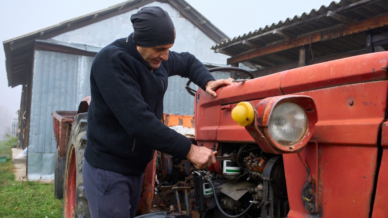 New combines now list for $1 million as farm income drops 2.6% — forcing farmers to rely on 70s machines and scrap parts