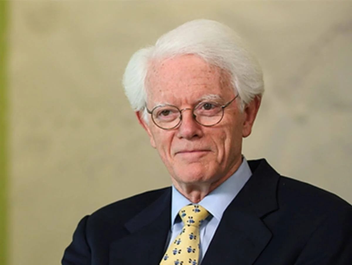 How dumb I was! When Peter Lynch regretted not buying Warren Buffett's favourite stock whose product his daughter used