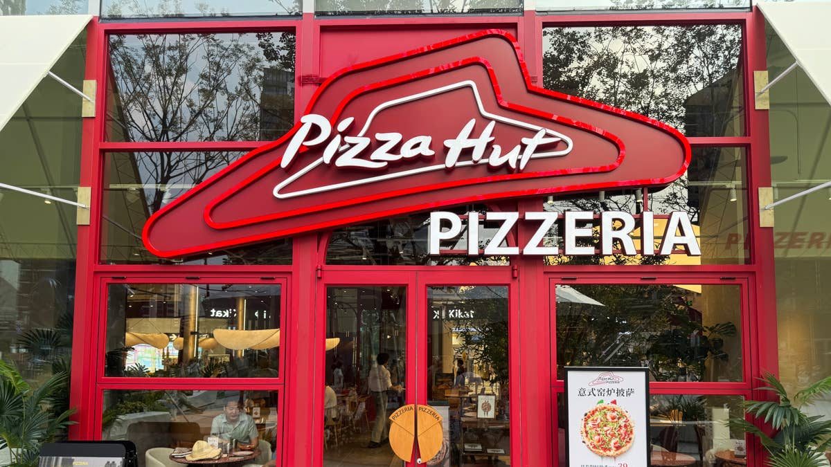 After closing 250 restaurants, pizza chain drops nostalgic offering