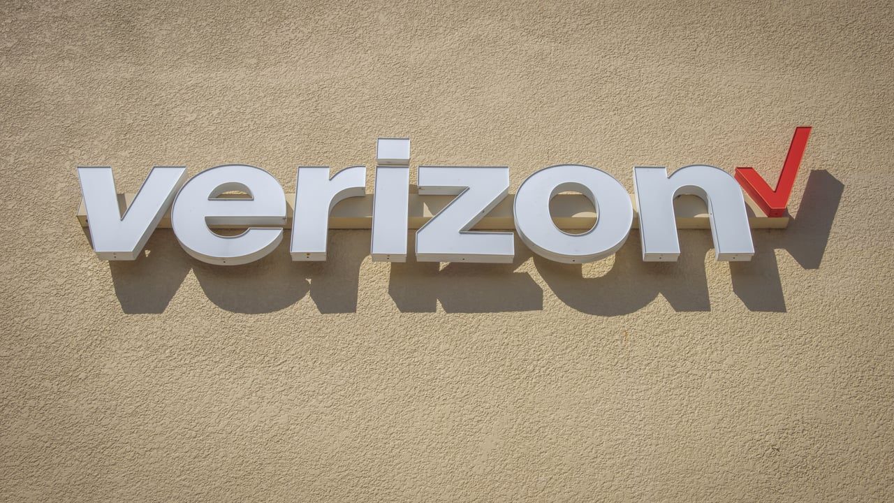Verizon signs $1 billion dark fiber deal with Google for AI data centers