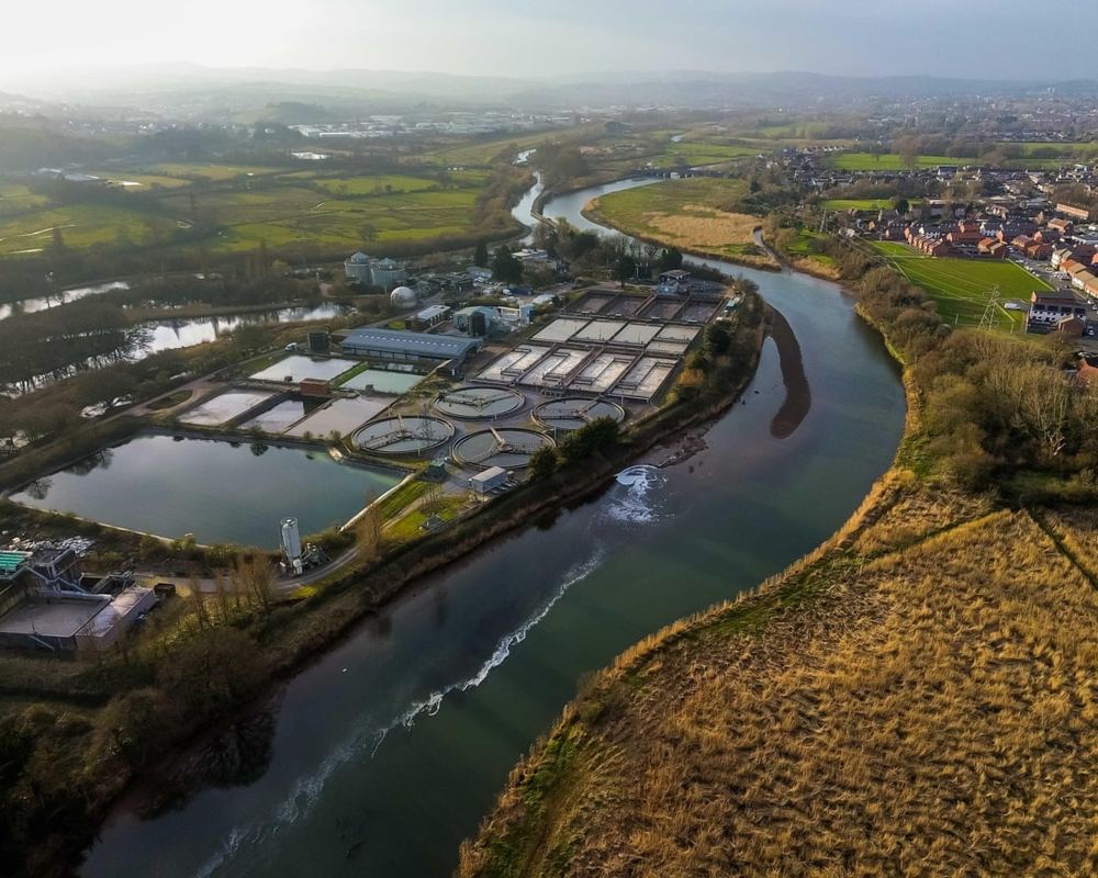 UK water chiefs raise total pay to £25.3m despite government bonus ban