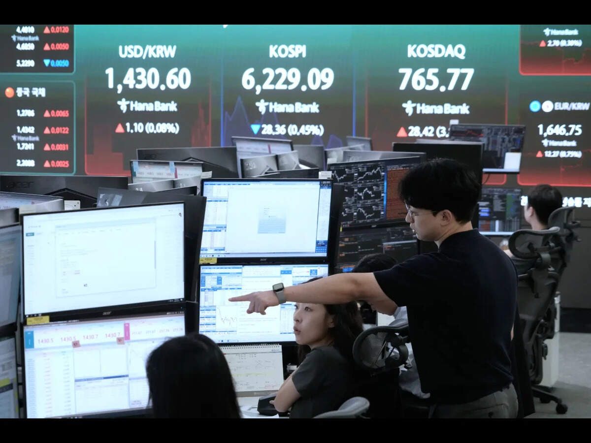 Global Market: South Korean shares slip nearly 2% as AI spending worries overshadow softer inflation