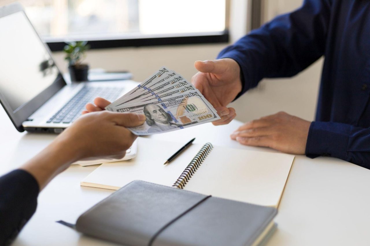 3 Top Dividend Stocks That Are Trading Near Their 52-Week Lows