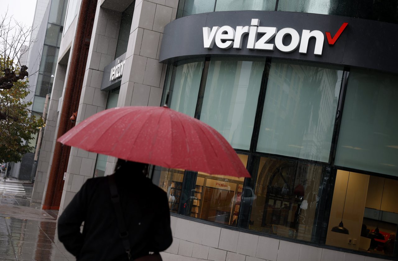 Verizon mobile service down for thousands of customers in the U.S., Downdetector shows