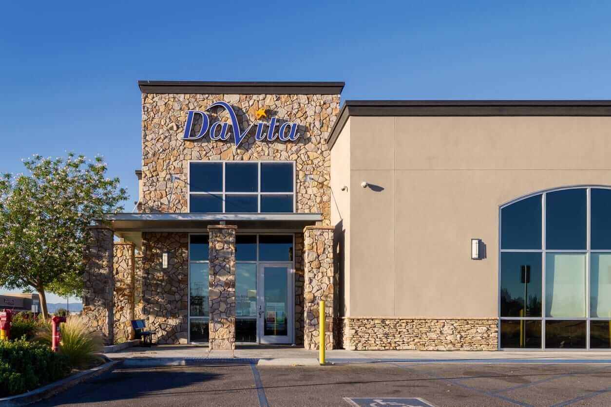 Are Wall Street Analysts Bullish on DaVita Stock?