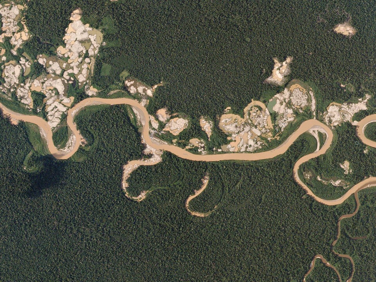Ecuador Illegal Mining Raid Destroys 9 Excavators in the Amazon