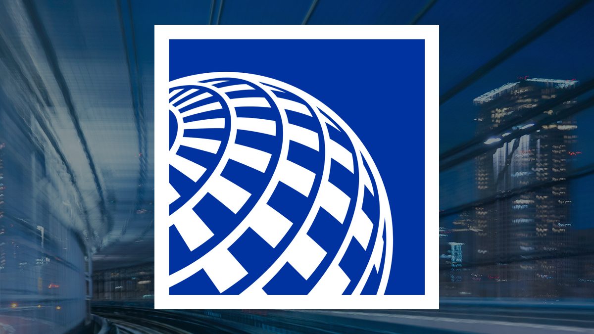 Fuel spike costs United $1.12 a share, but Q2 demand stays strong