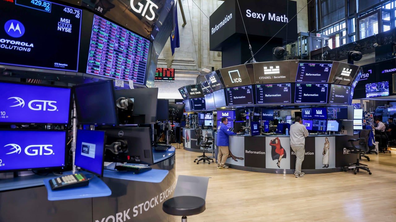 Dow surges 700 points after Trump cancels Iran strikes, oil drops