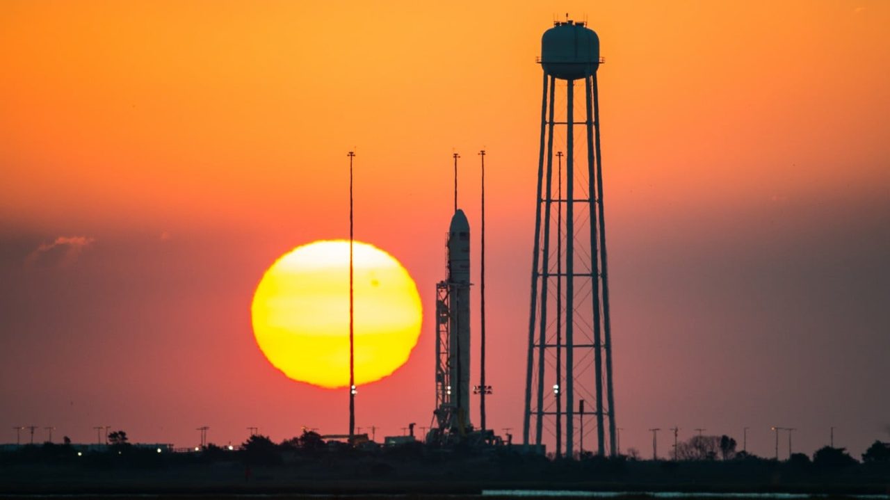 AST SpaceMobile Falls 4%, Rocket Lab Holds Steady: Is the Falcon 9 Wind-Down Really Hitting Space Stocks?