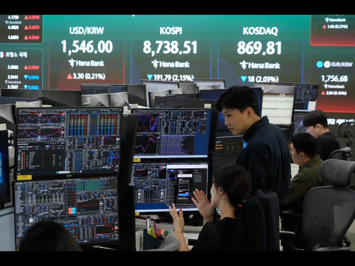 Asian Stocks Rise on US Tech Rally and Cooling Wholesale Inflation