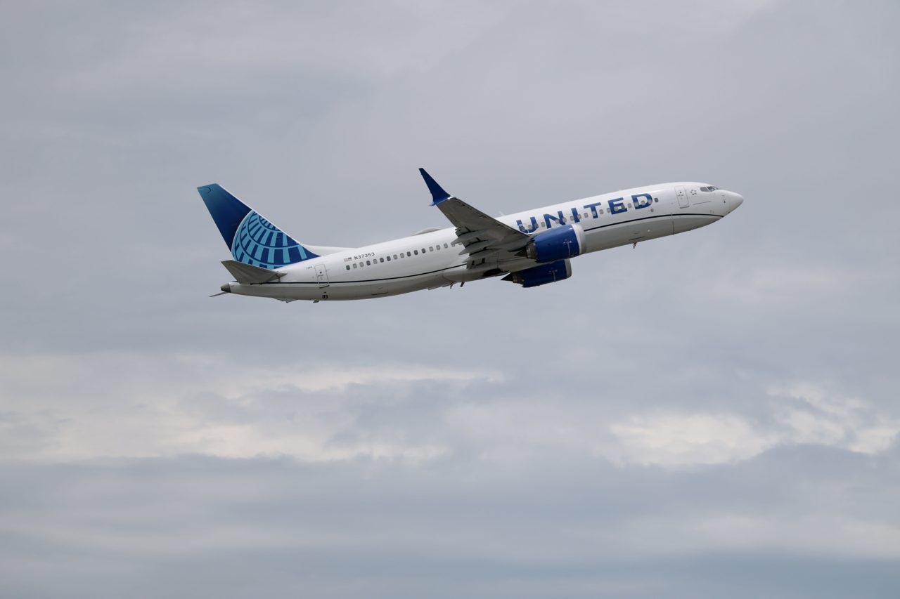 United earnings top estimates but airline expects $6 billion in added fuel costs