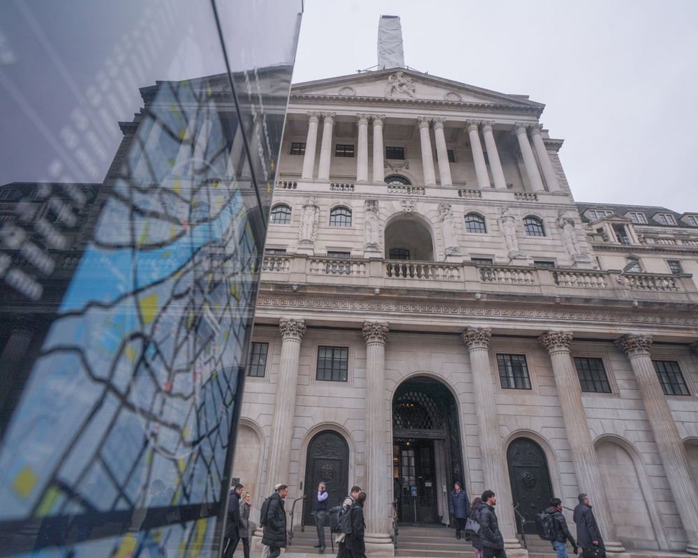 BoE Eases Capital Rules for AI Lending Amid Bubble Fears