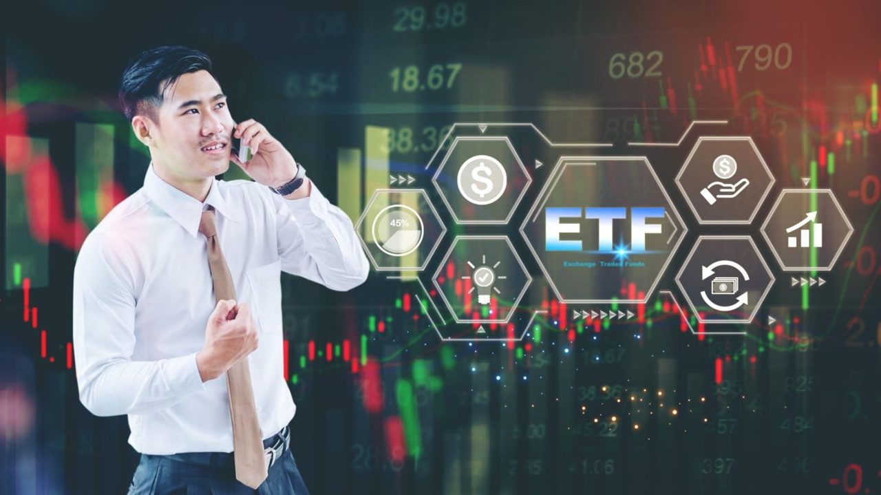 Is Money Rotating Back Into Bitcoin and Ethereum ETFs While XRP and HYPE Funds Fade?