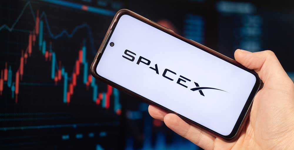 SpaceX Faces Lockup Test As Cathie Wood, Retailers Buy Dip