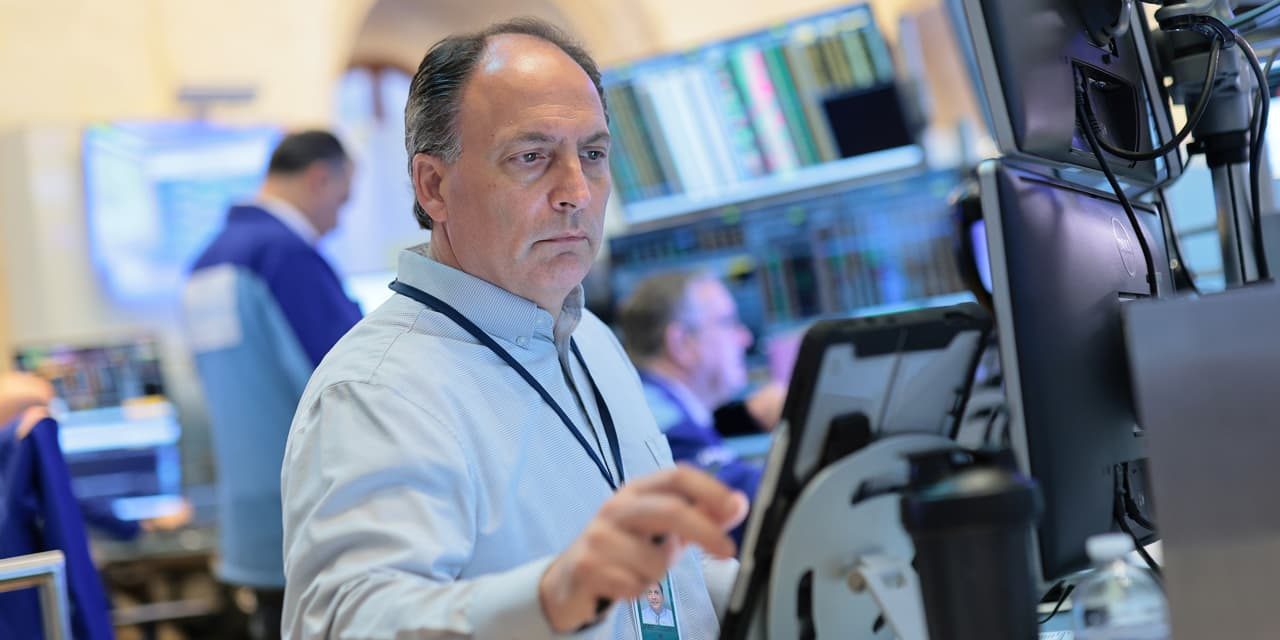 Bank Stocks Are Taking on Big Tech. That’s Risky.