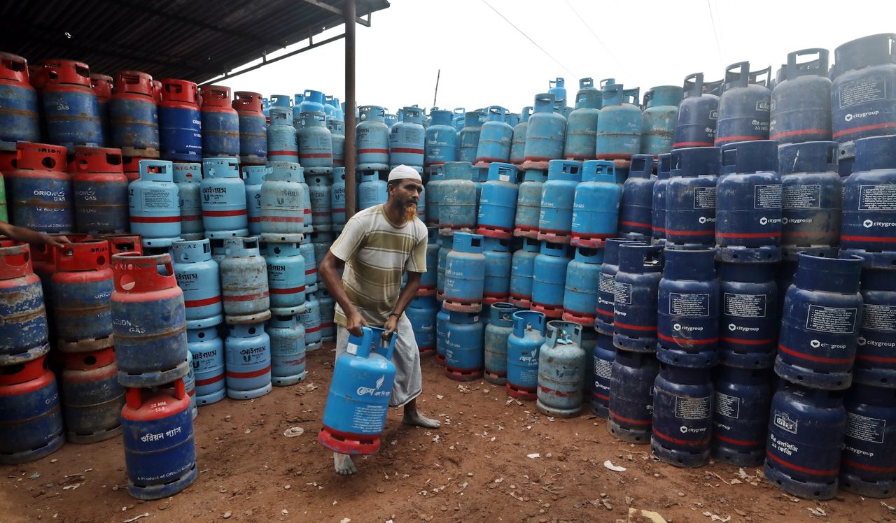 Bangladesh Gas Crisis Exposes RMG’s Decarbonization Catch-22