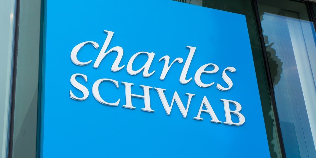 Charles Schwab Beats Earnings Estimates. Its Customers Just Can’t Get Enough.