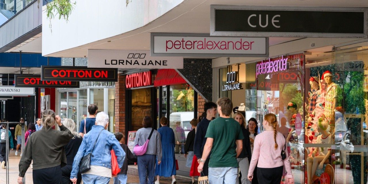 New Zealand’s Second-Quarter Inflation Jumps on Fuel-Price Surge