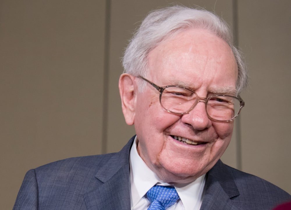 Billionaire Warren Buffett Has a ‘McGold Card’ That Gives Him Free Food for Life — ‘So That’s Why the Buffett Family Has Christmas Dinner at McDonald’s’