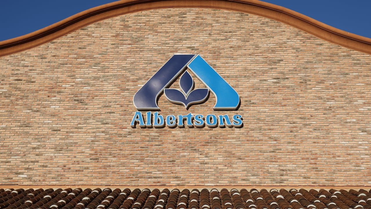 Albertsons cuts fiscal 2026 sales and profit outlook, stock drops