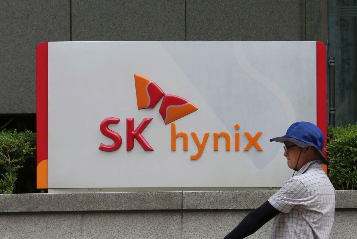 Asian Chip Stocks Drop As SK Hynix Earnings Disappoint