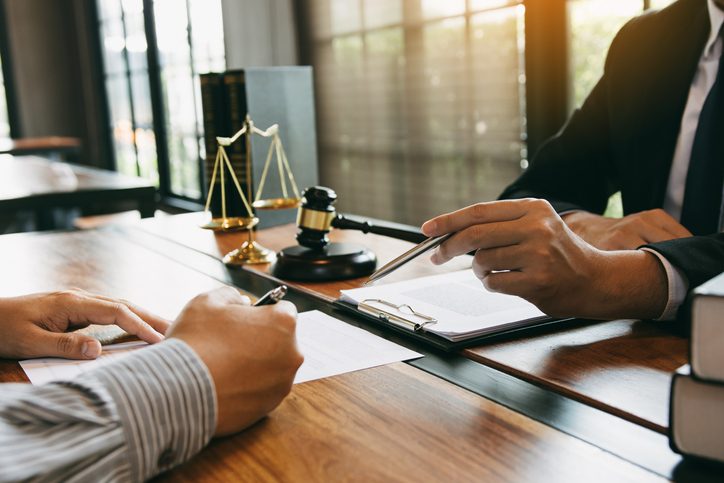 Top commercial law firms consider PE investment amid AI worries, says Lincoln; Castlelake PUSU deadline for Easyjet extended