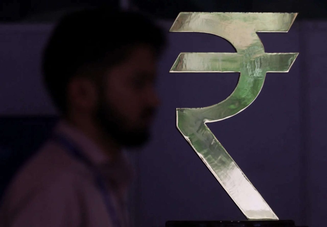 Rupee hits one-month closing high as oil slide outweighs RBI pause