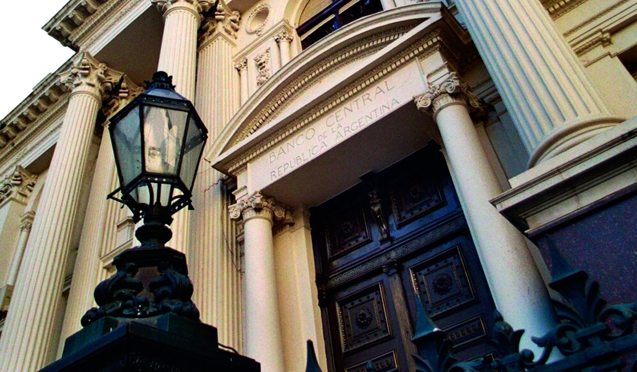 Record defaults blunt Argentina's bank credit revival