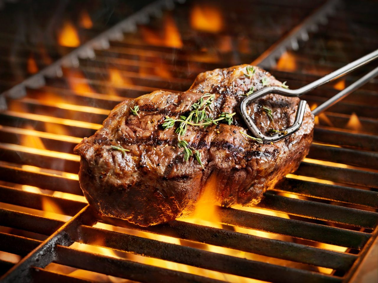 Should You Buy Texas Roadhouse Stock Before Aug. 6?