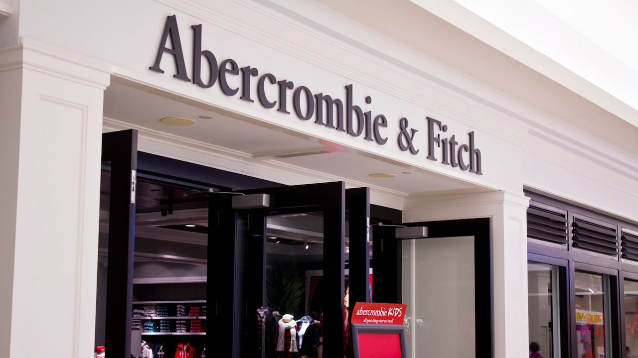 Abercrombie & Fitch Soars 37% on a $100M Tariff Refund and Raised Guidance, Ross and Kohl’s Hold Steady
