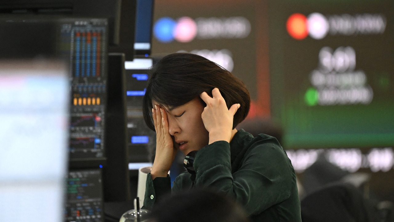 ‘Portfolios are becoming much riskier’: How to make defensive investments before the AI bubble pops
