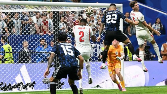 Argentina stun England with dramatic comeback to reach World Cup final