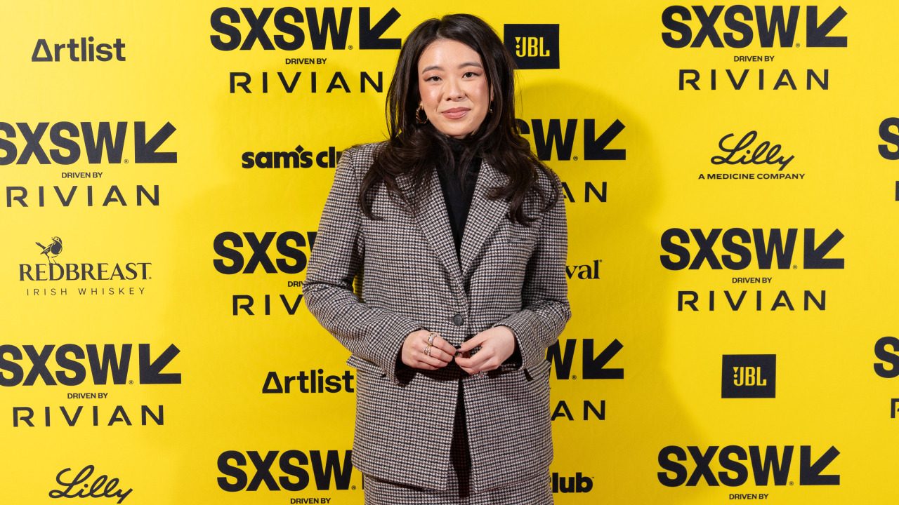 Vivian Tu says investors carrying credit card debt need to stop and pay it off first. The math says she's right