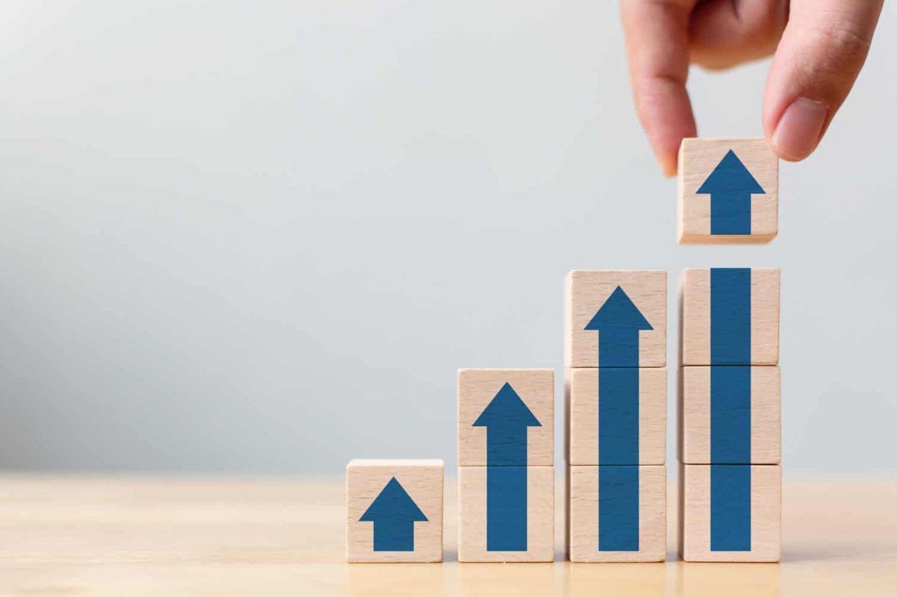 Pipeline MLP MPLX doubles QQQ five-year return on fee-based yields