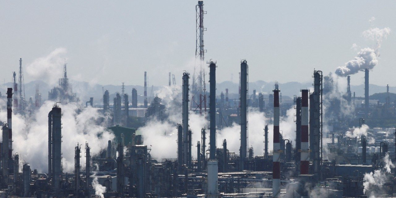 Oil Futures Rise on Middle East Escalation Fears