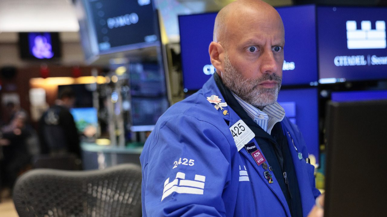 Bank of America strategist warns market just flashed a 2000 dot-com bubble signal. Here’s how to protect your portfolio