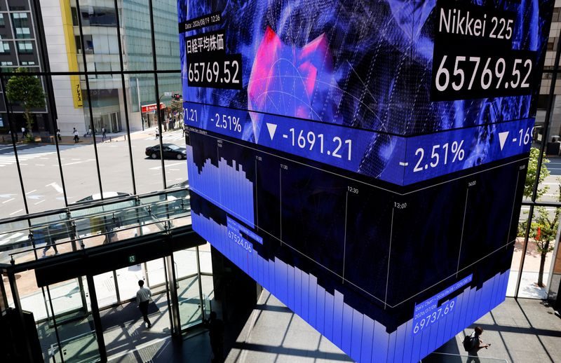 Investors shrug off US sanctions plan for Iran, bitcoin powers on