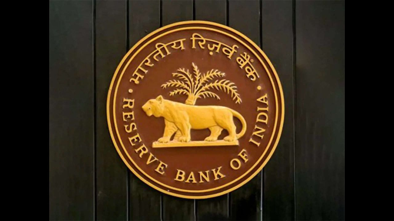 RBI Net Short Forward Positions Hit Record $137 Billion in July