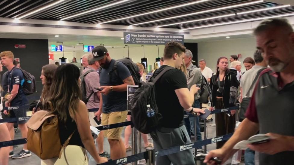 €12m EU passport kiosks bypassed as new system triples delays