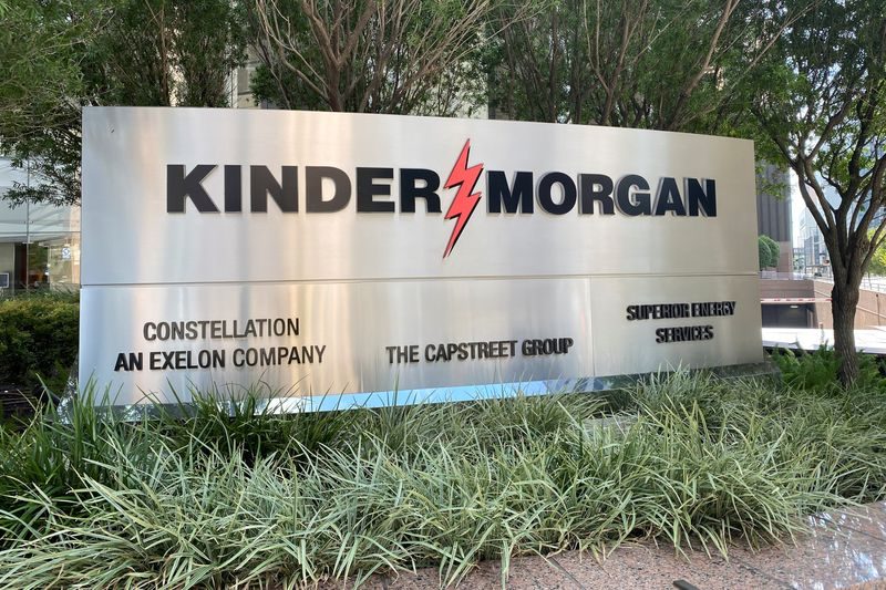 Kinder Morgan tops second-quarter profit estimates on higher natural gas volumes