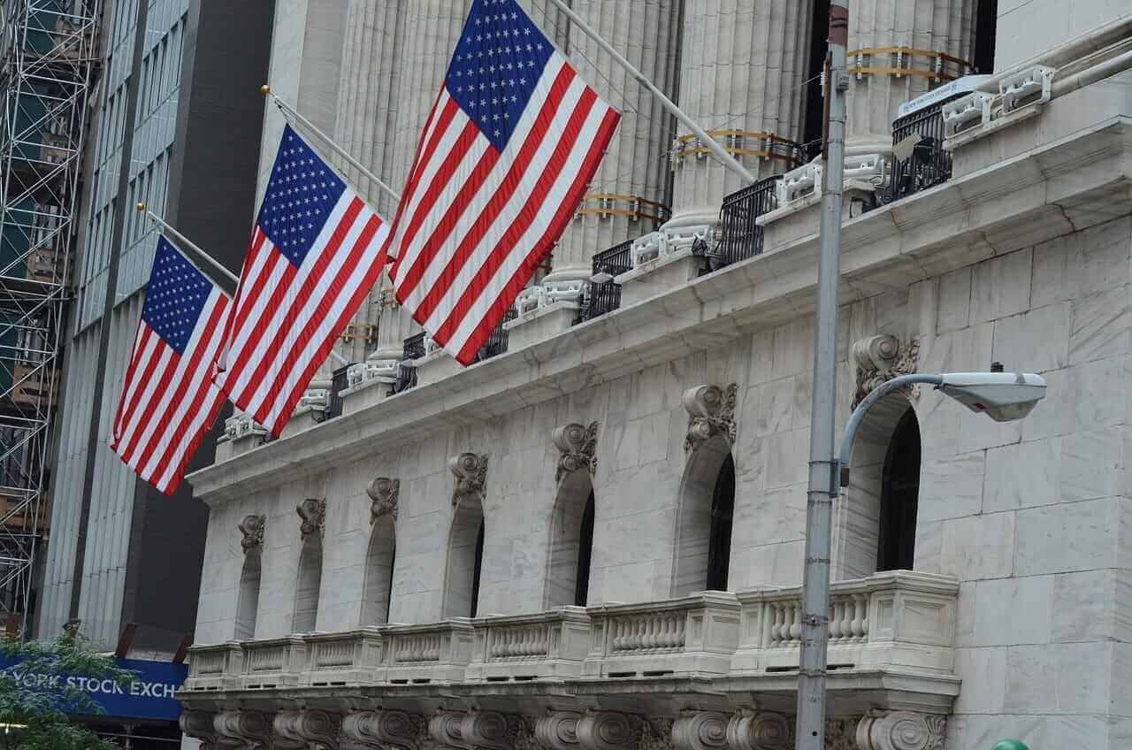 Stocks Settle Mostly Higher on Positive Earnings Results