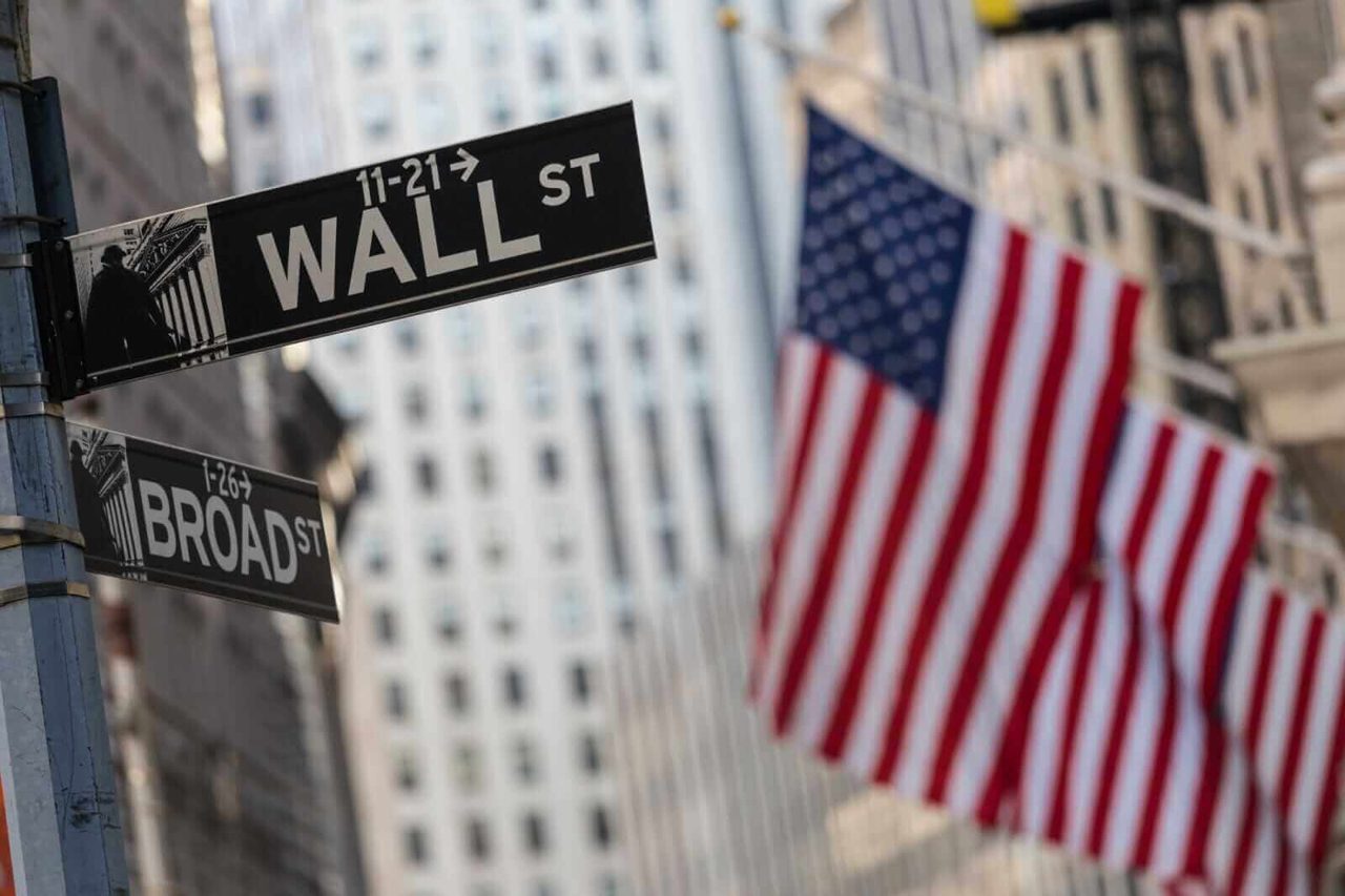 Stocks Gain as Chipmakers Rebound