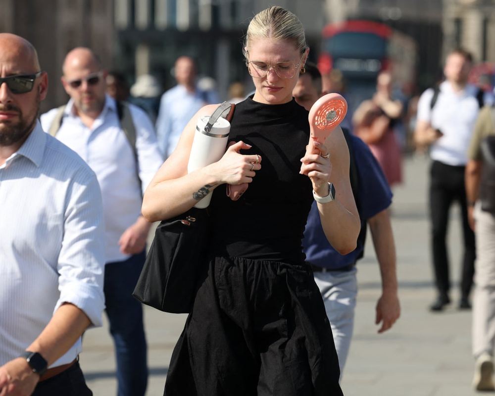 UK heatwaves wipe £4.4bn off output as productivity drops
