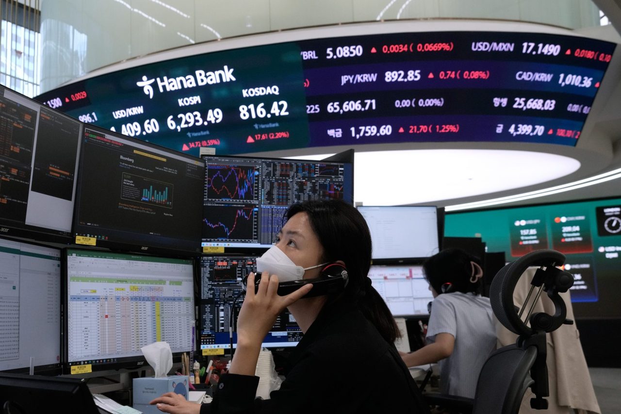 Oil prices rise and analysts see Big Tech selloff linked to traders locking in gains