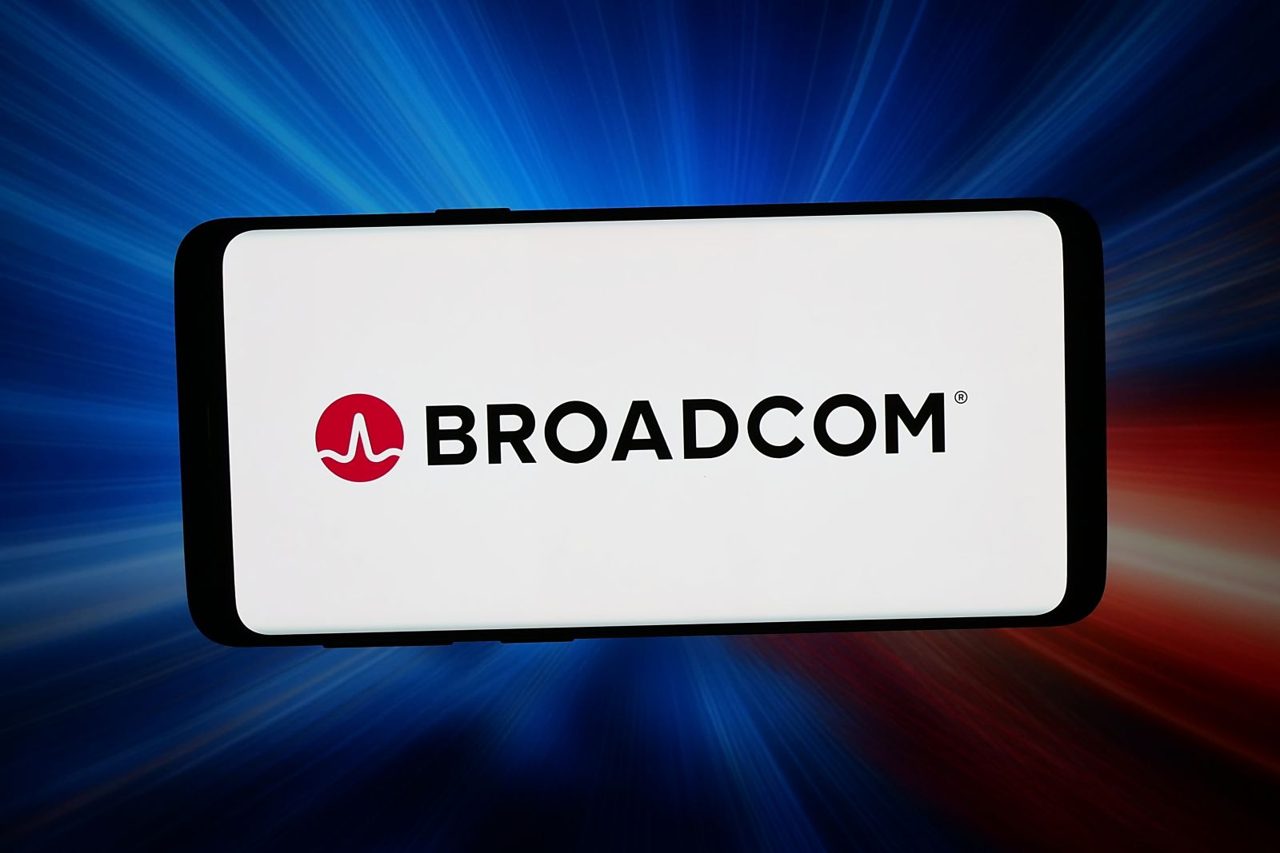 Are Wall Street Analysts Predicting Broadcom Stock Will Climb or Sink?
