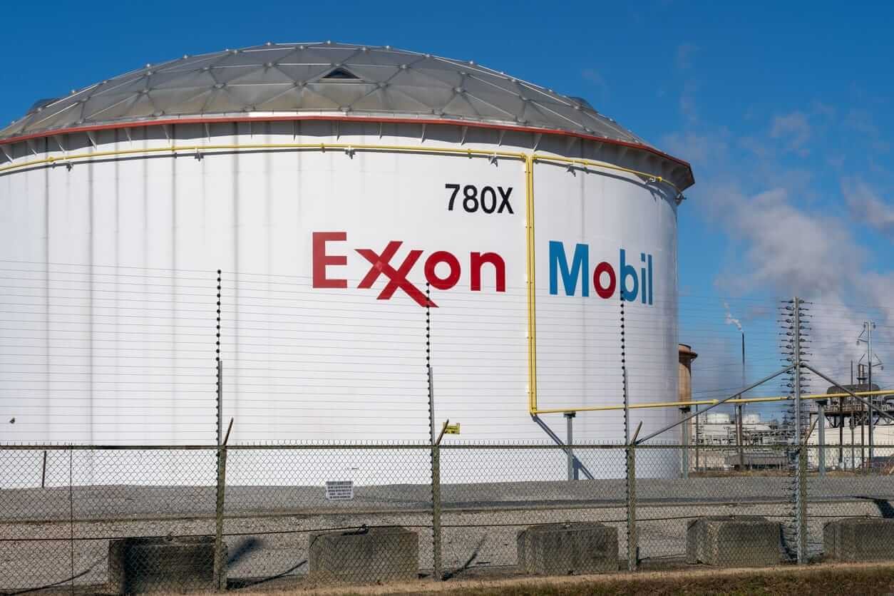Are Wall Street Analysts Predicting ExxonMobil Stock Will Climb or Sink?