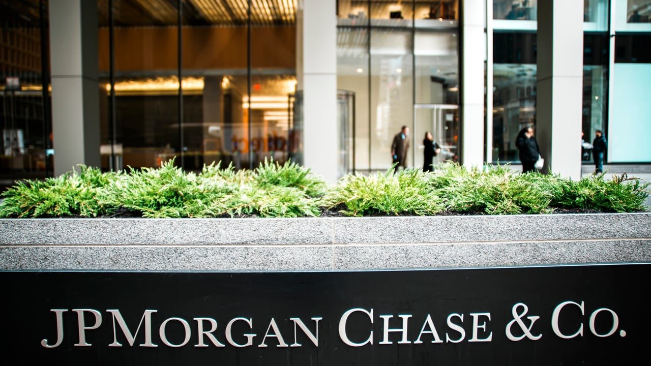 JPMorgan posts record profit on trading surge, raises NII outlook