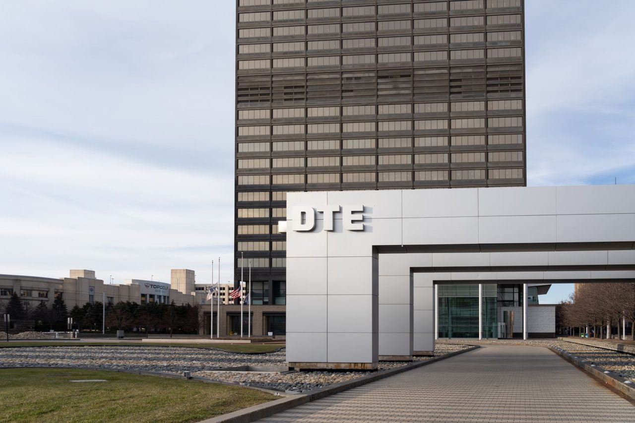 Are Wall Street Analysts Predicting DTE Energy Stock Will Climb or Sink?