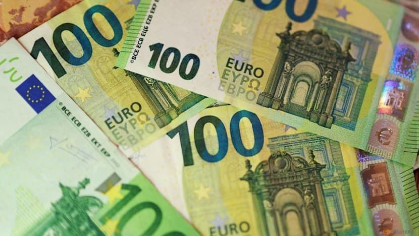 Dollar hits fresh 40-year high versus yen, edges down against euro